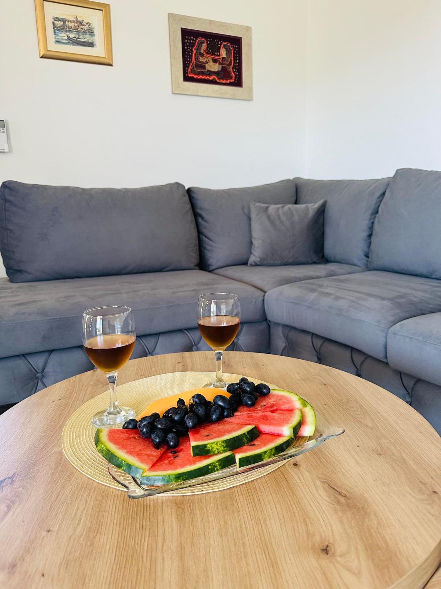 Vila Zrina - Apartmani Трогир Экстерьер фото