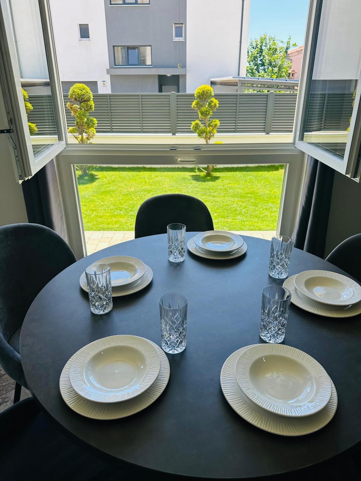 Vila Zrina - Apartmani Трогир Экстерьер фото
