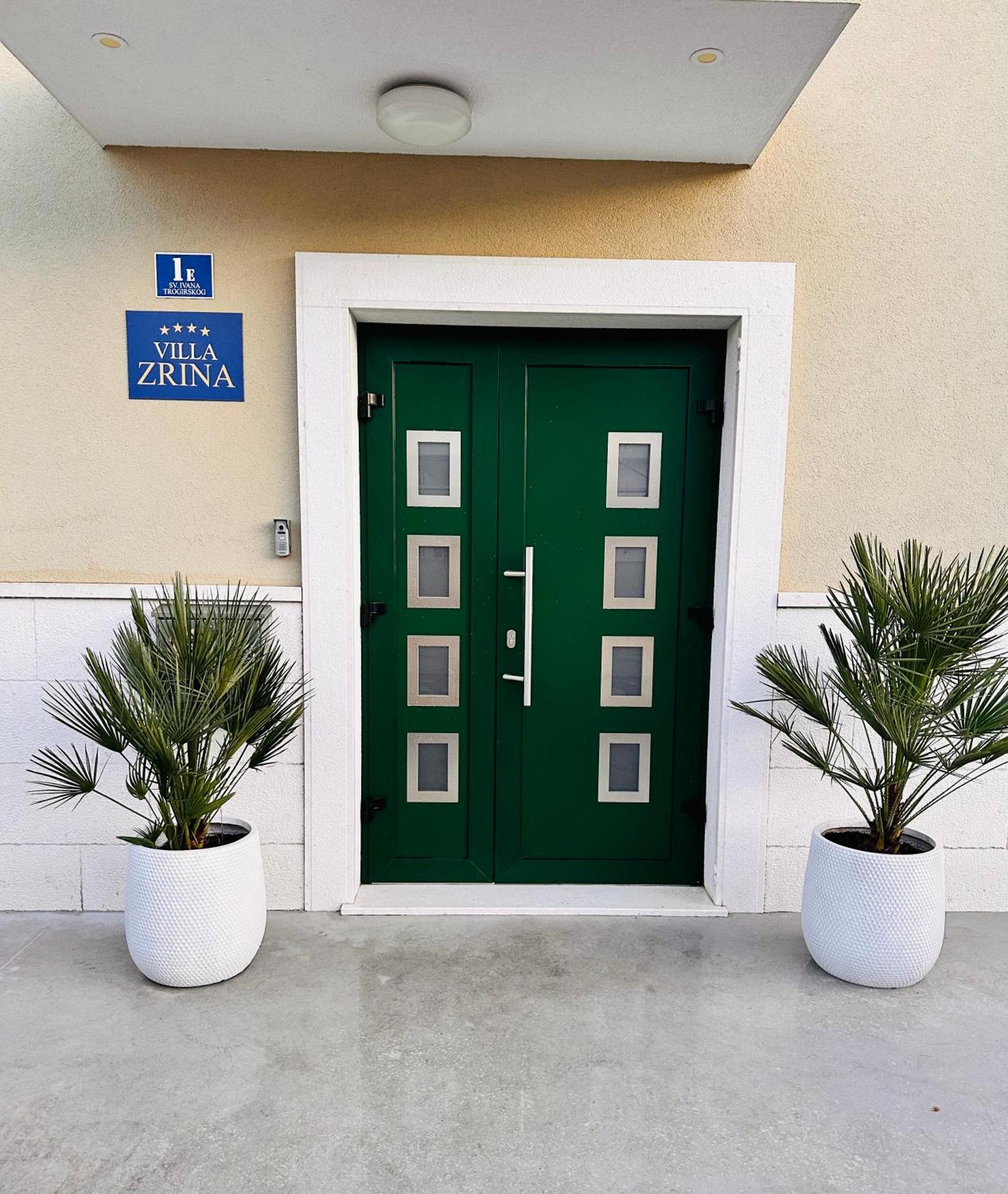 Vila Zrina - Apartmani Трогир Экстерьер фото